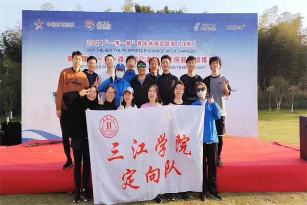 如何在篮球训练营中改善比赛策略?_1